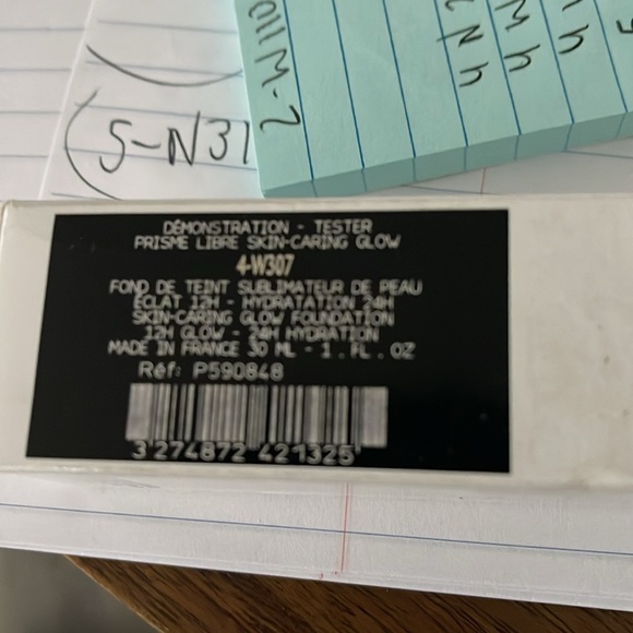 Givenchy Prisme Libre Skin-Caring Glow Foundation 5 shades available - Picture 4 of 14